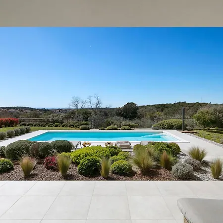 Sealine - Pool & Garden